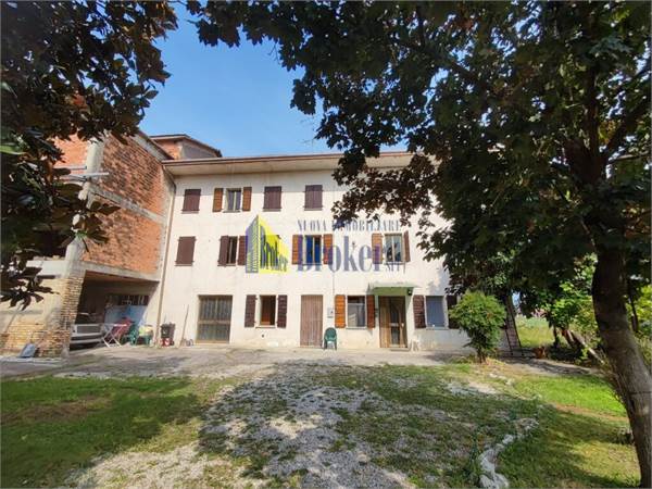 Rustico/Casale in Vendita a Pordenone