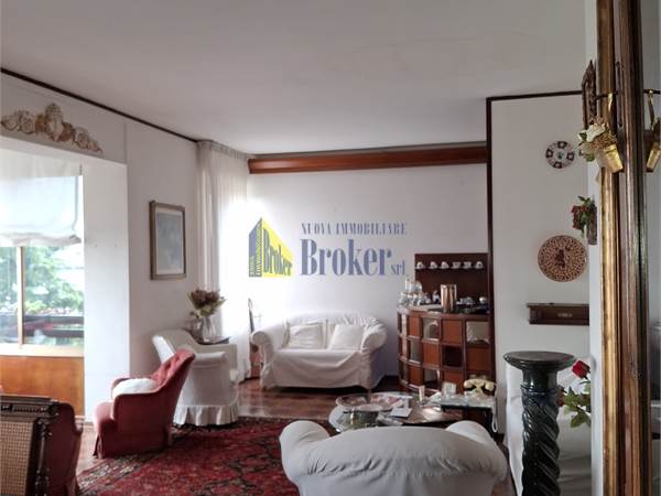 Ampio tricamere con doppi servizi