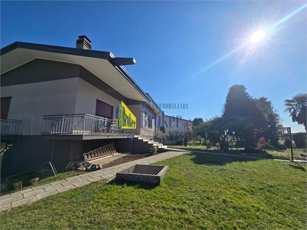 Ampia casa singola adatta famiglia numerosa