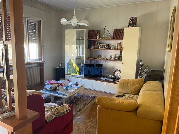 Casa indipendente con 1200 mq di giardino