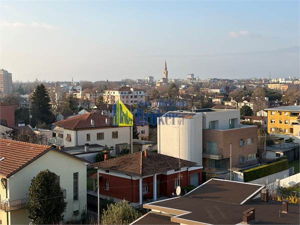 Ultimo piano con p.auto 