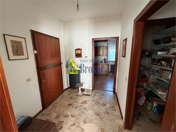 Ampio tricamere con cantina e garage