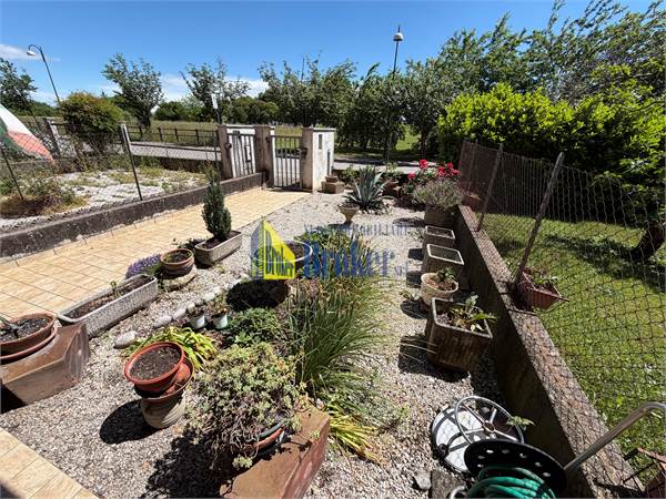 Villetta schiera su due livelli con giardino